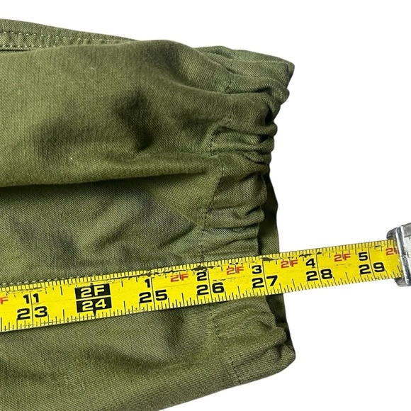 TNA Aritzia Cargo Pants Olive Camo Green Size 6 - Picture 7 of 7